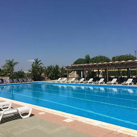 Racar Kompleks wypoczynkowy 3*